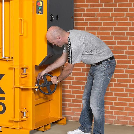 Преса за балиране Bramidan X25 Преса за балиране Bramidan X25