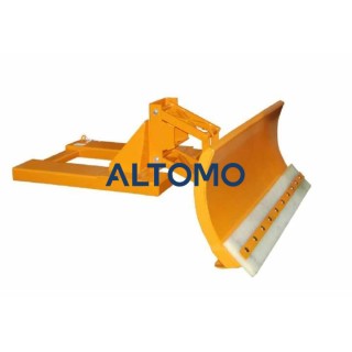 Снегорин прикачен за мотокар SCH UV 150 